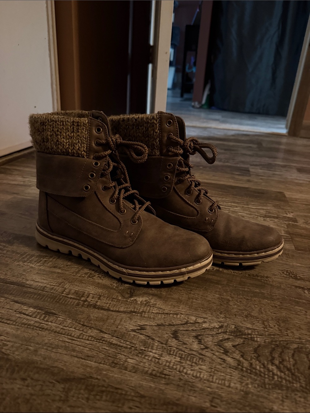 Women’s Brown Lace-Up Knit Collar Boots